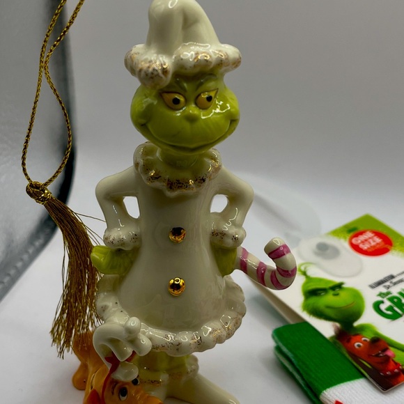 Grinch Gift Set: figurine and socks! - Picture 5 of 6